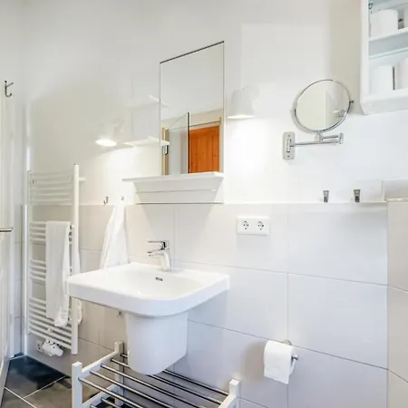 Lovely In Krems Iiwarderbrueck Tatil Evi Gols